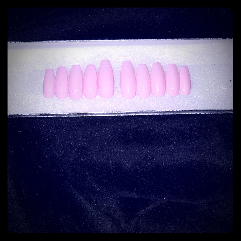 Custom made press on nails